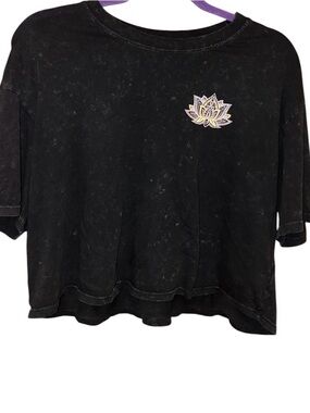 Carbon Copy Black Lotus Cropped Tee with Accent S